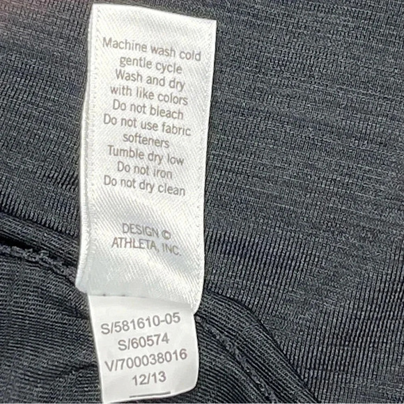 Athleta Black Long Sleeve 1/4 Zip Pullover with Arm Zipper Pocket Size XL - Picture 15 of 15